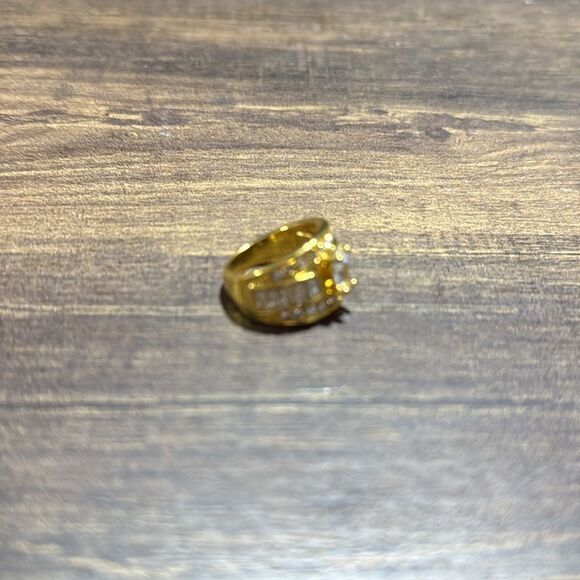 Elegant Gold Plated Zirconia Women's Ring - Picture 7 of 10